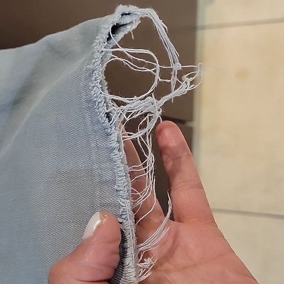 JOE'S JEANS RIPPED AND FRAYED - Picture 4 of 14